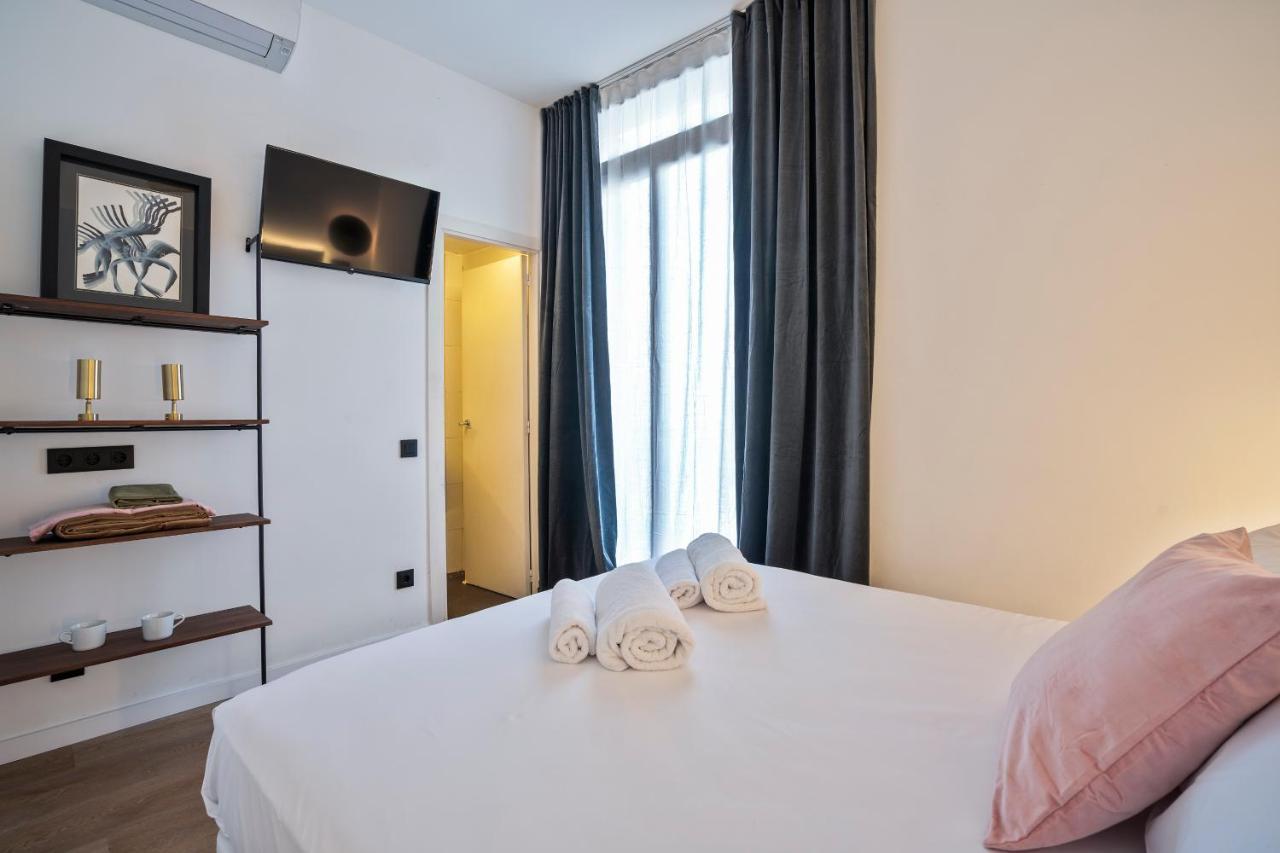 Tiny  Room with Balcony,1359026396:JPEG