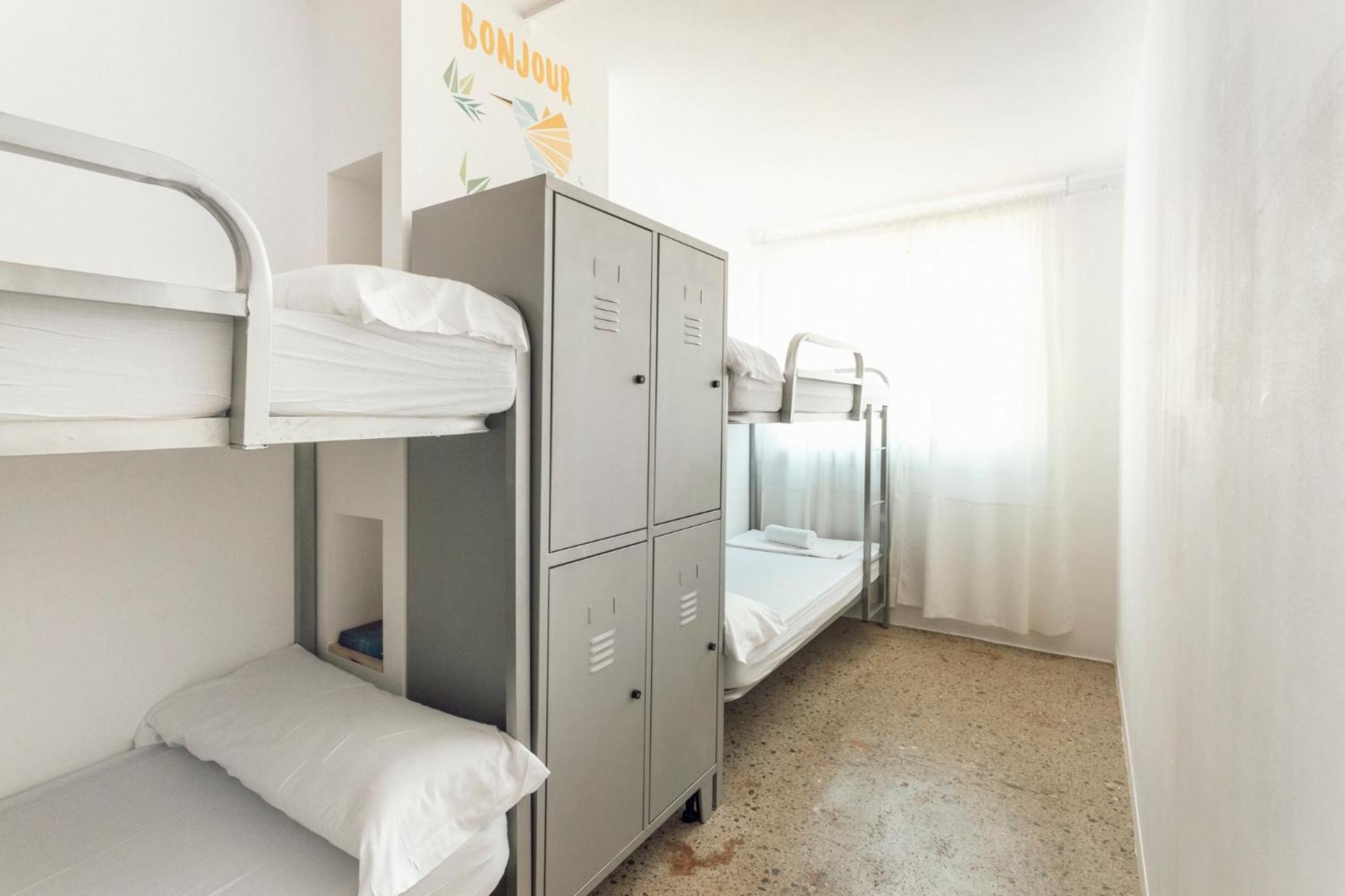Quadruple Room Private Bathroom