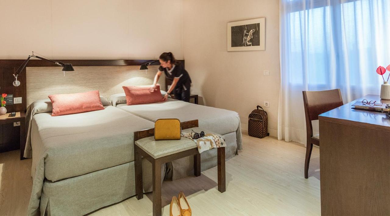 Hébergement Lits Jumeaux Deluxe - Vue sur Extérieur